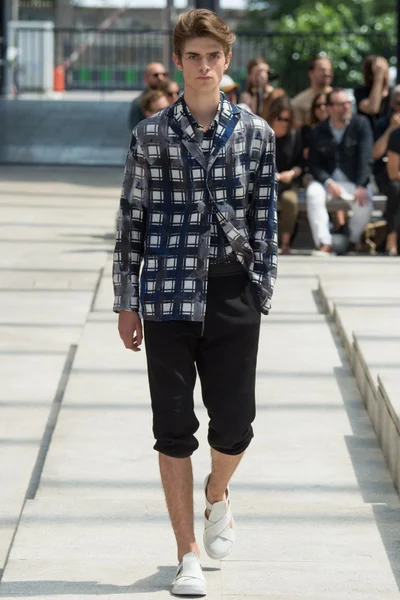 Look 27